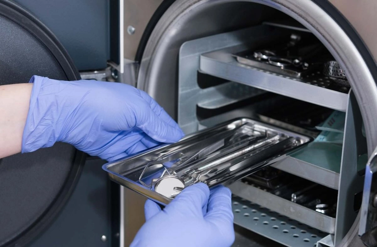 Cerrahi Aletlerin Sterilizasyonu: Yöntemler ve Dikkat Edilmesi Gerekenler